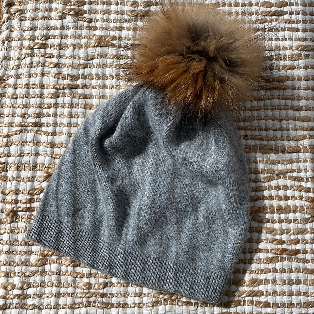 BRAND NEW Grey Knit Beanie with Fur Pom - Never Worn
